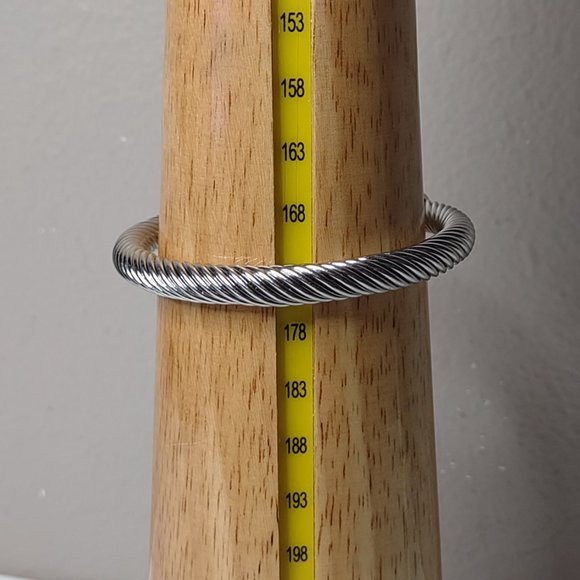 Blue, Red, And Silver Tone Bracelet - Picture 12 of 13